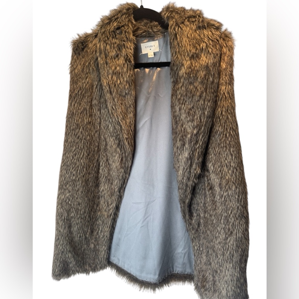 Everly Women’s Faux Fur Vest Medium Gray